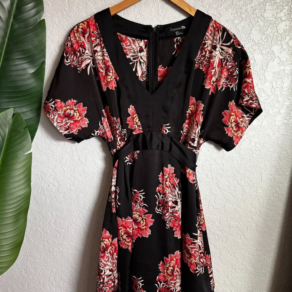 Chrysanthemum Forever 21 Black Floral Dress - Short Sleeve V-Neck Size M